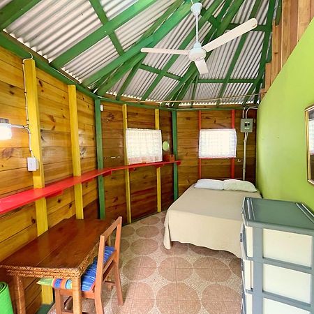 Judy House 2 - Lewis Backpacker Hostel Little Bay Camera foto