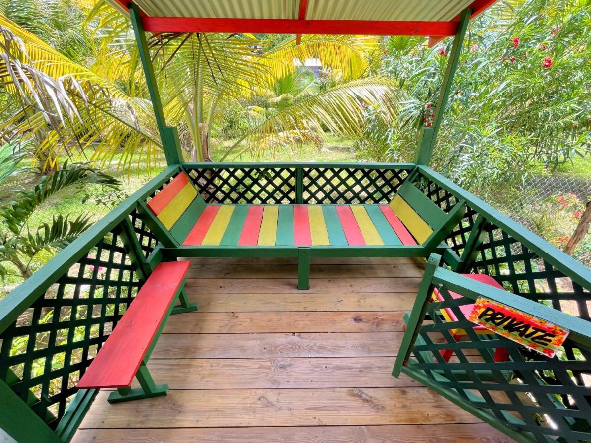 Judy House 2 - Lewis Backpacker Hostel Little Bay Esterno foto