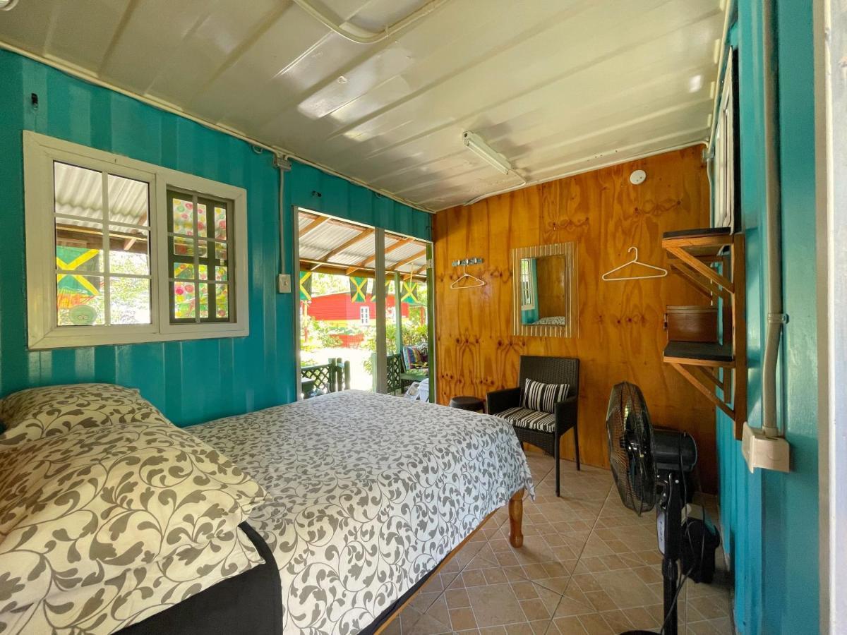 Judy House 2 - Lewis Backpacker Hostel Little Bay Camera foto